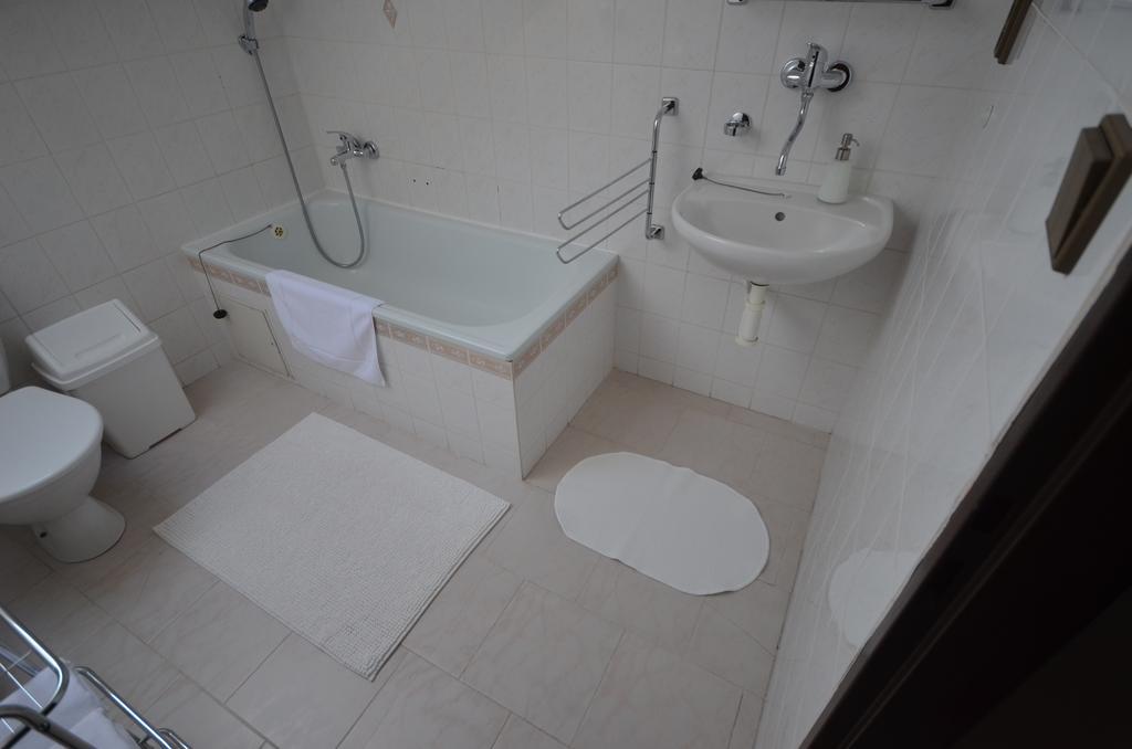Villa Zerotin Penzion Bed & Breakfast Velké Losiny Екстериор снимка