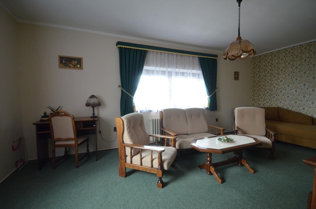 Villa Zerotin Penzion Bed & Breakfast Velké Losiny Екстериор снимка