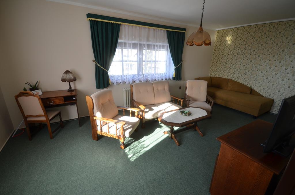 Villa Zerotin Penzion Bed & Breakfast Velké Losiny Екстериор снимка
