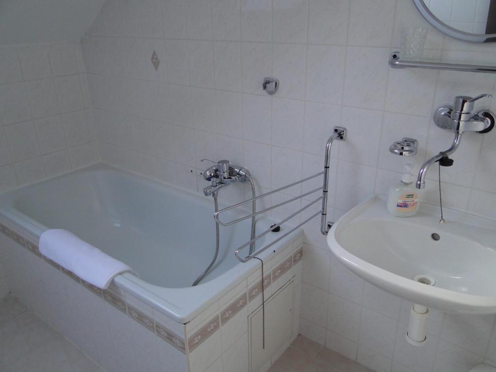 Villa Zerotin Penzion Bed & Breakfast Velké Losiny Стая снимка